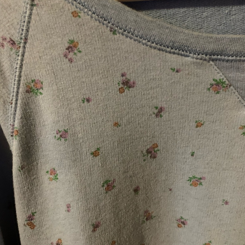 Forever 21 Boutique Long Sleeved Top; Powered Blue w Tiny Flowers - Picture 4 of 4